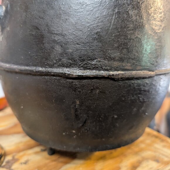 Antique Cast Iron cauldron gypsy kettle cowboy pot - Picture 2 of 5